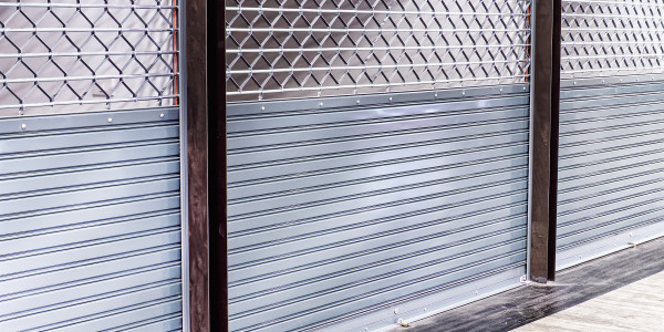 Reformas Integrales de Tiendas y Locales  Comerciales en Getafe · Instalación de  Ventanas y Persianas Comerciales